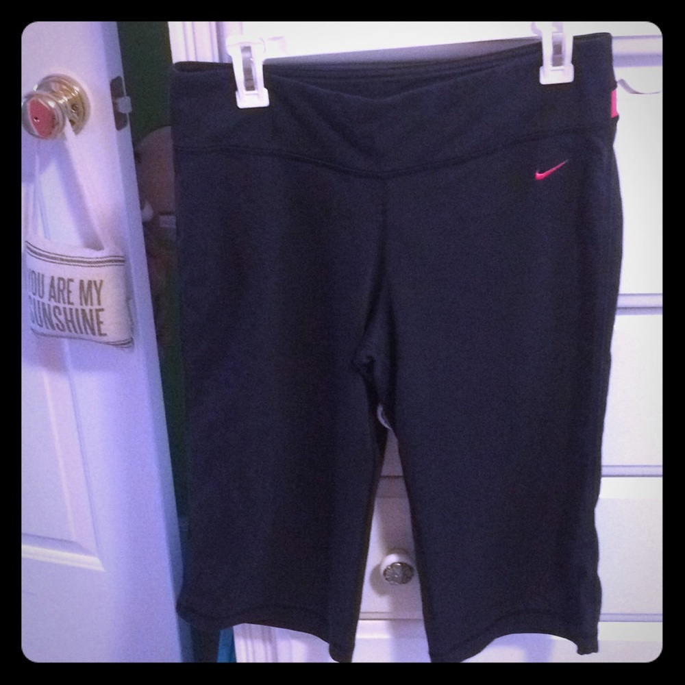 NIKE Crop Running/Exercise Leggings